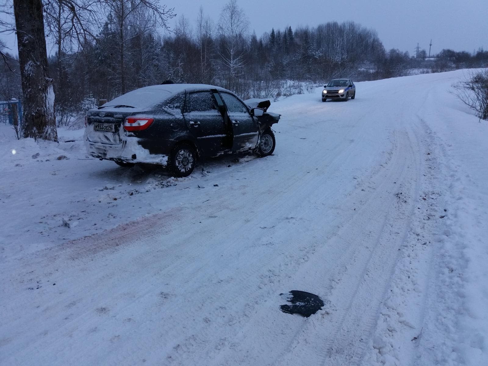 Пьяный бесправник на Lada Granta врезался в опору ЛЭП