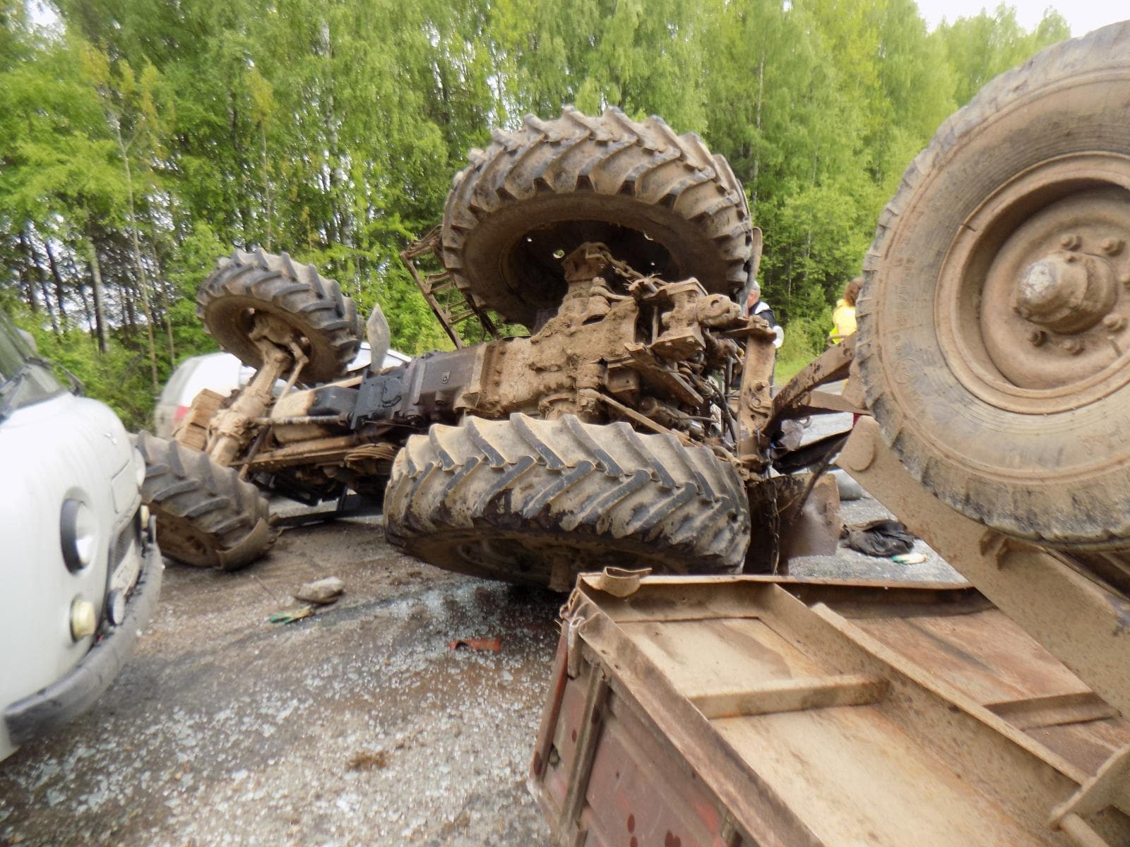Пострадало 6 человек после столкновения микроавтобуса и трактора в Орловском районе