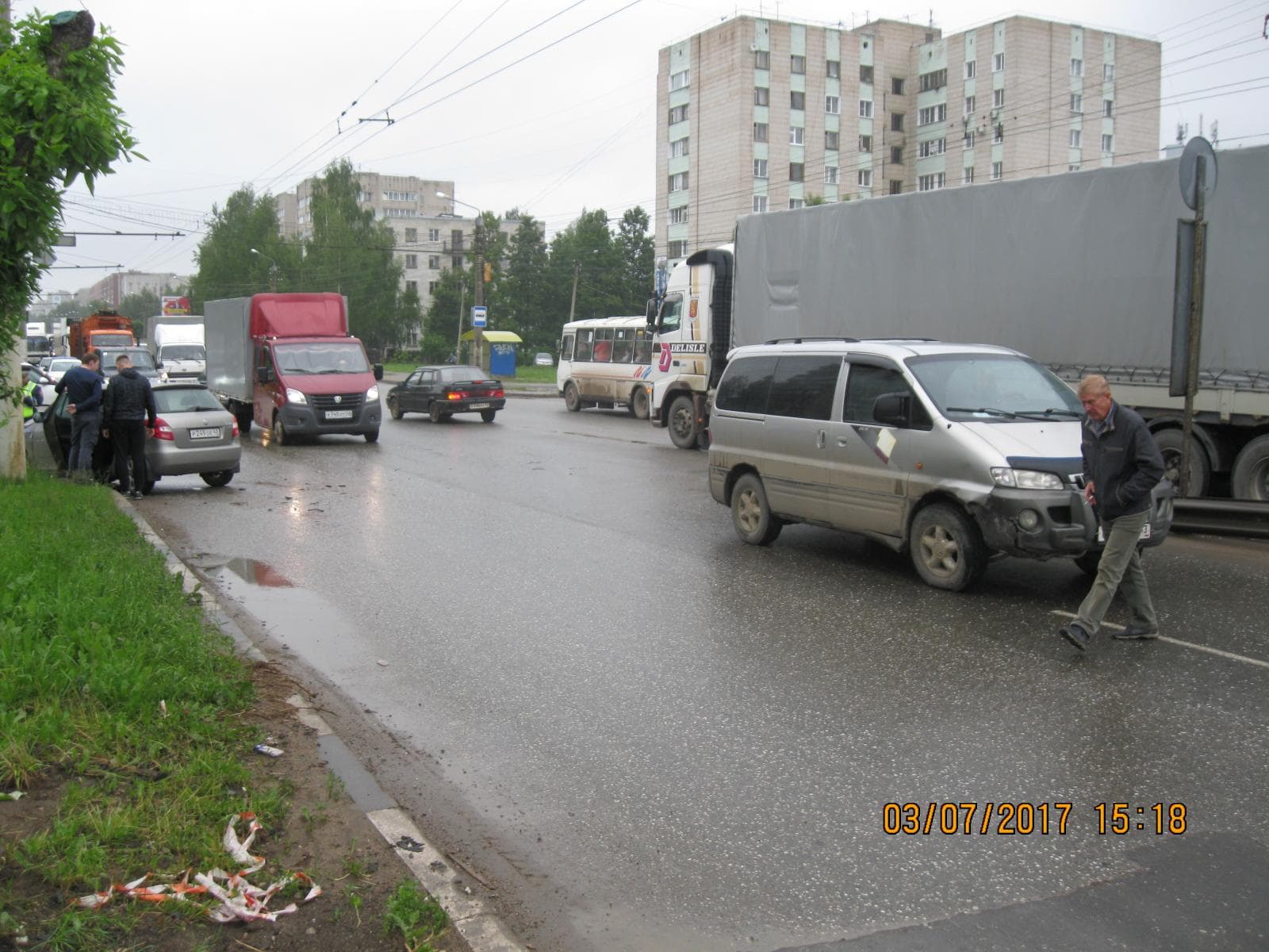 Женщина подставила Fabia под удар на Производственной