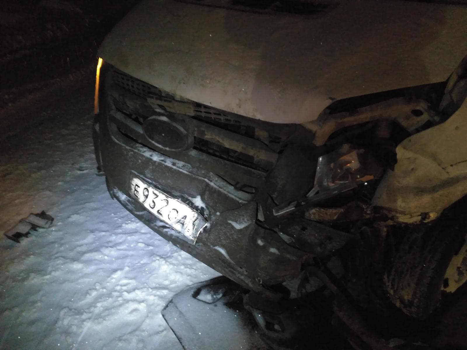 В Радужном Duster отбросило на грузовик после столкновения с Ford