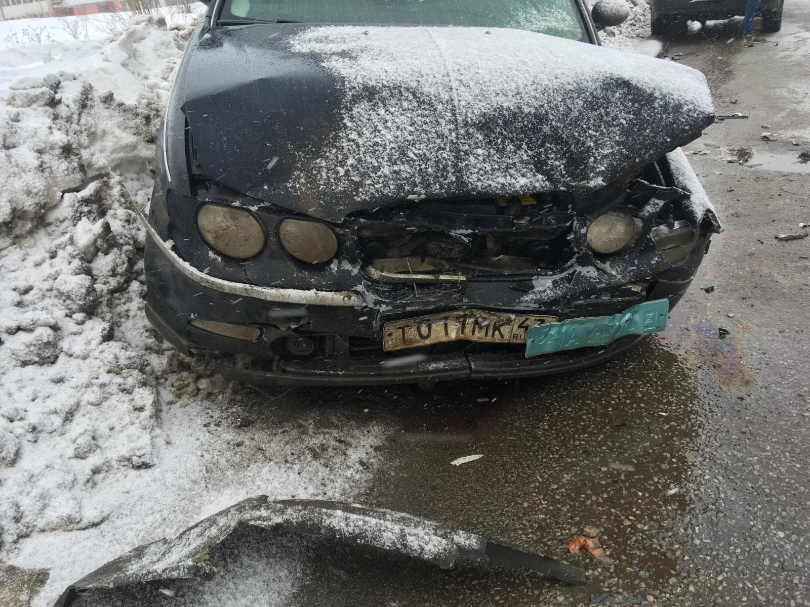 В Слободском Nissan протаранил буксируемый Rover