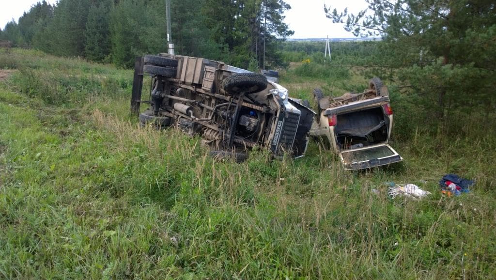 Грузовик протаранил «Ниву» на трассе Киров - Белая Холуница