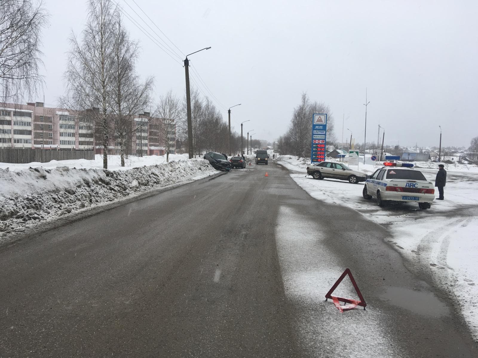 В Слободском Nissan протаранил буксируемый Rover