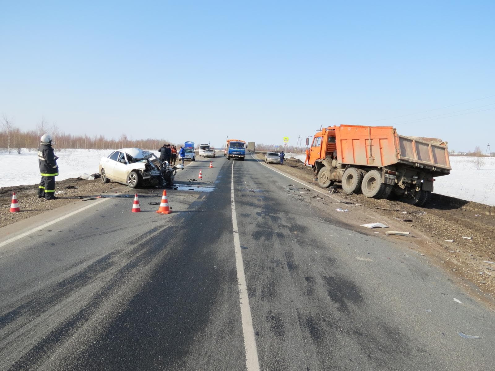 При столкновении с "Камазом" погиб водитель Lada
