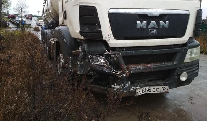 В Яранском районе “Девятка” влетела под фуру: пассажир “девятки” погиб