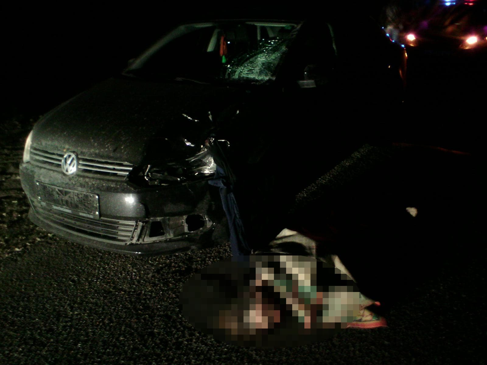 Ослепленный фарами водитель Volkswagen сбил женщину