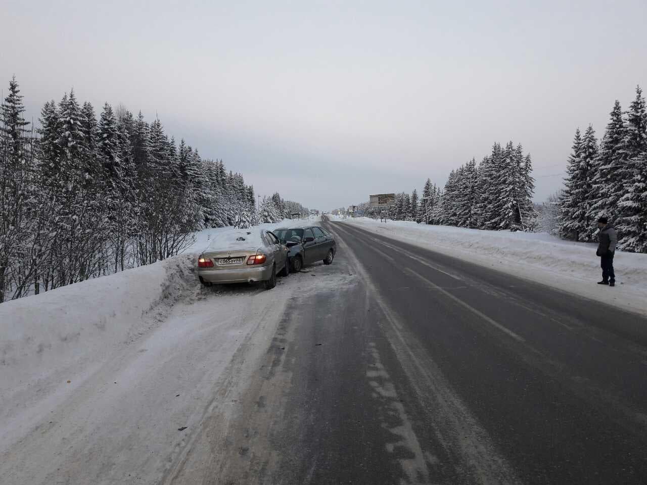 Nissan Almera на встречной полосе столкнулся с Lada Priora