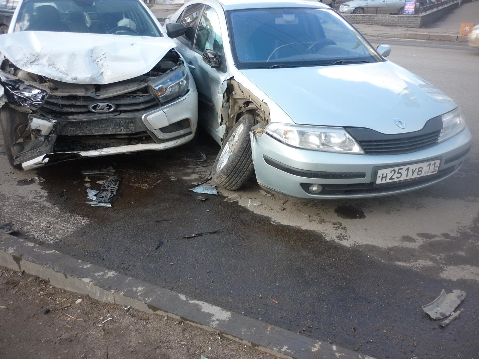 Не уступил при повороте - авария на Ленина