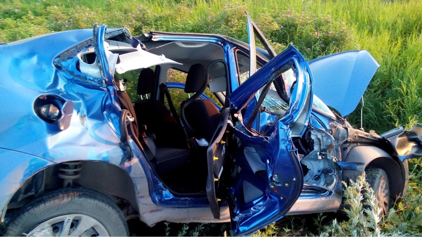 У женщины, залетевшей на машине под поезд, взята кровь на анализ