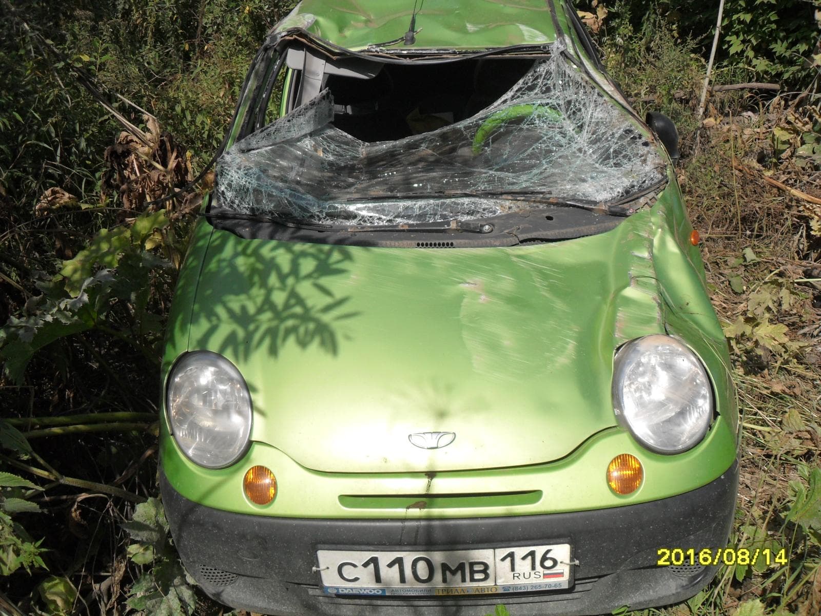 В Чистых прудах Daewoo съехал в кювет и перевернулся