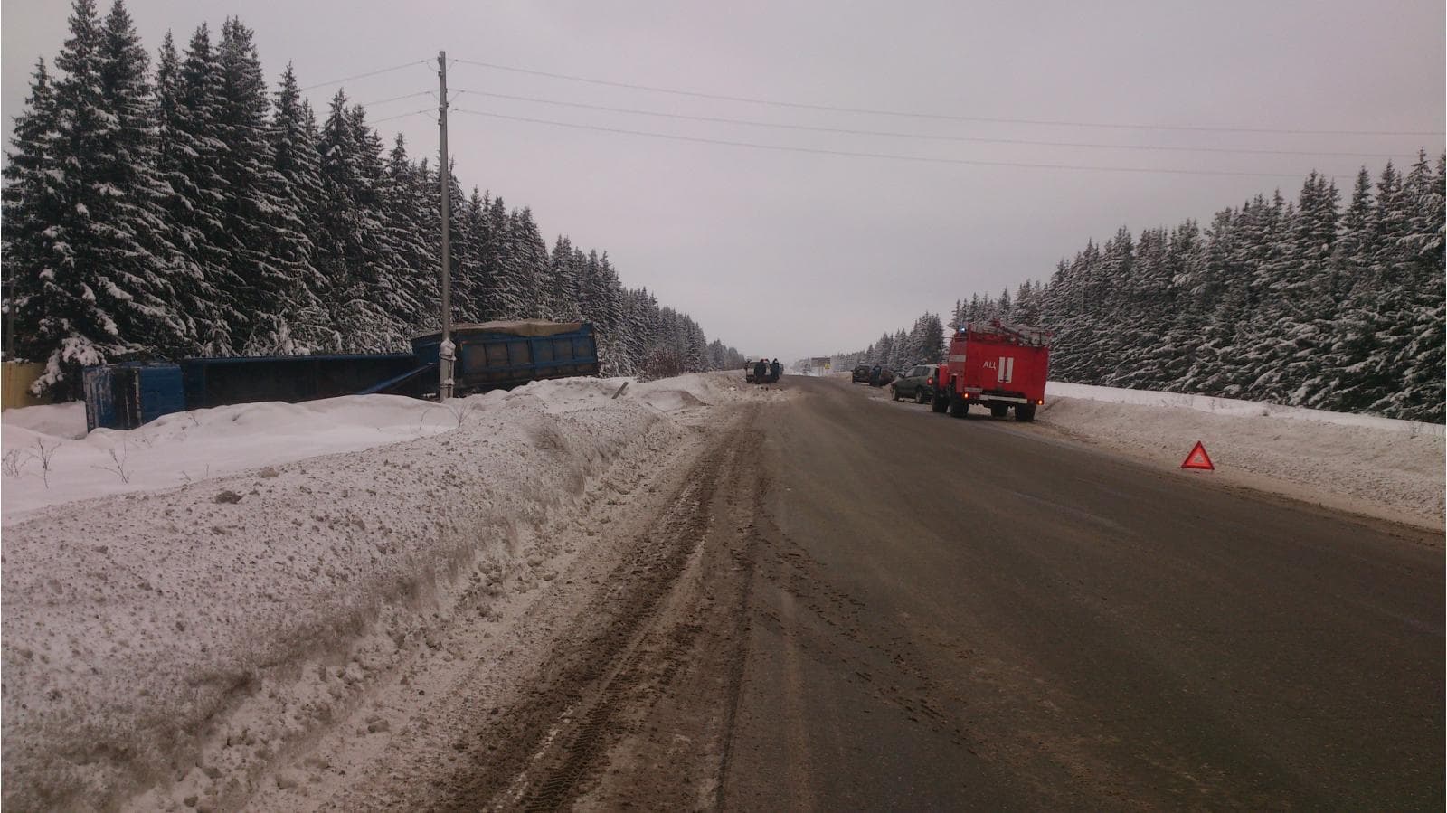 В Салтыках на трассе Киров - Слободской столкнулись 4 машины