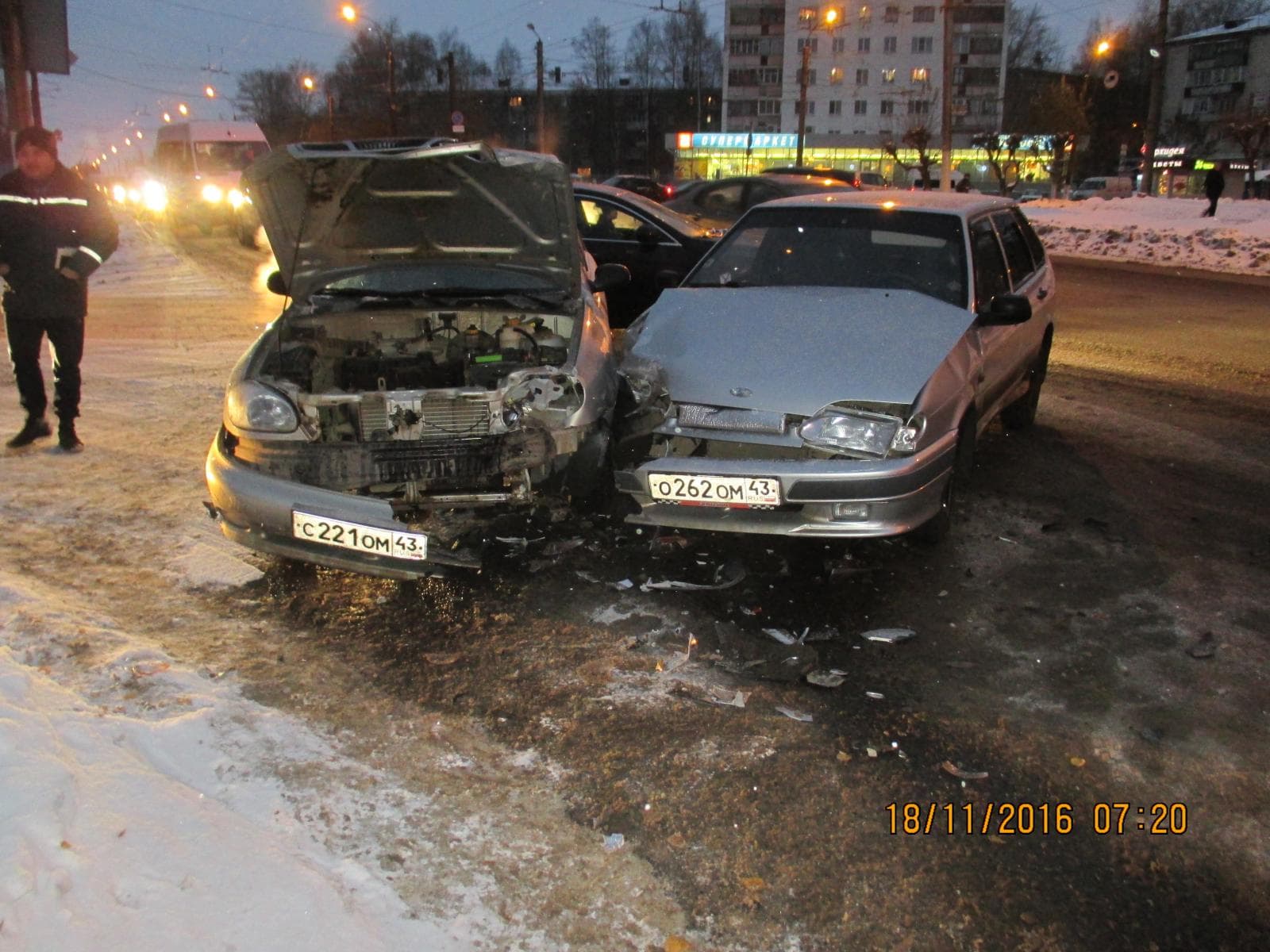 На Производственной водитель поспешил повернуть и учинил ДТП