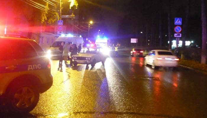 Пенсионерка на “шестерке” сбила троих одним ударом