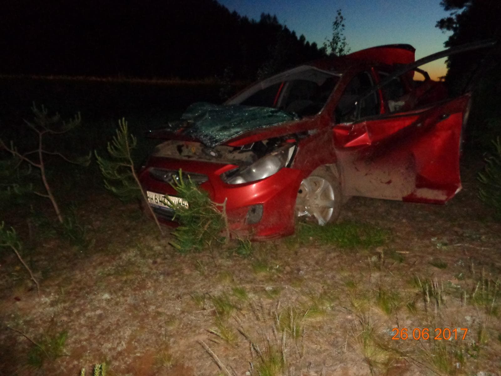 Hyundai Solaris съехал с трассы и перевернулся