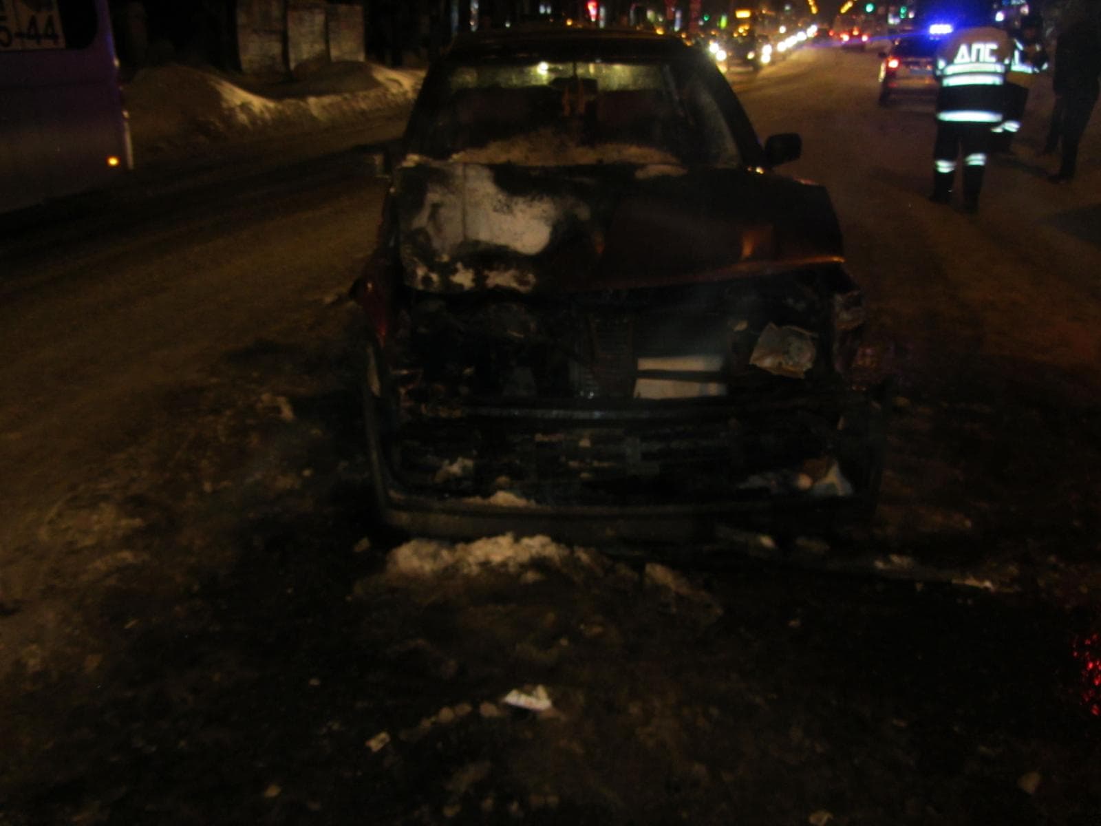 На Воровского после столкновения загорелся «Фольксваген»