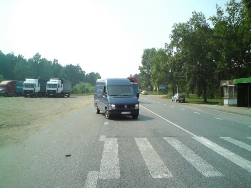 В Зонихе «Урал» снес остановку