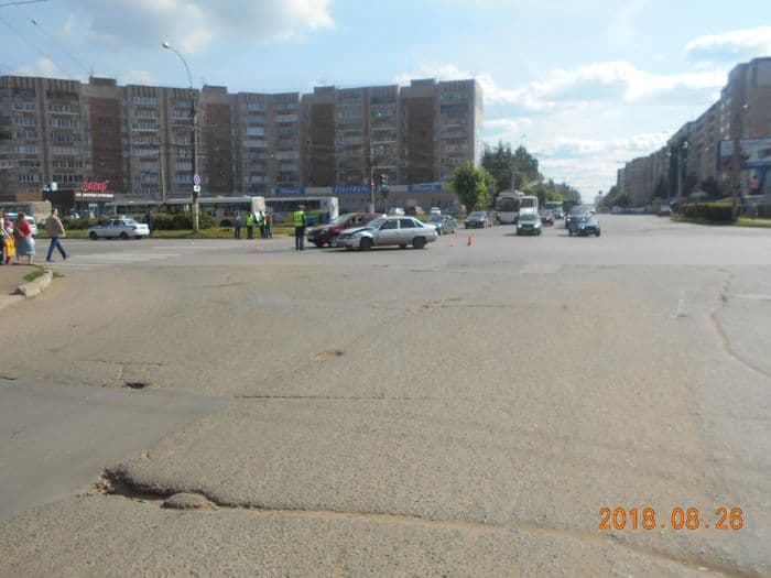 Водитель на “Нексии” врезался во встречный автомобиль, тем самым вычислив пьяного водителя