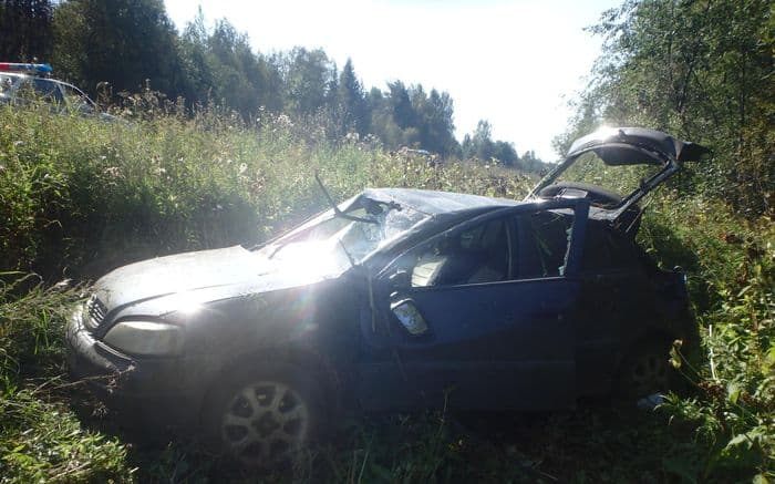Водитель на “астре” улетел в кювет