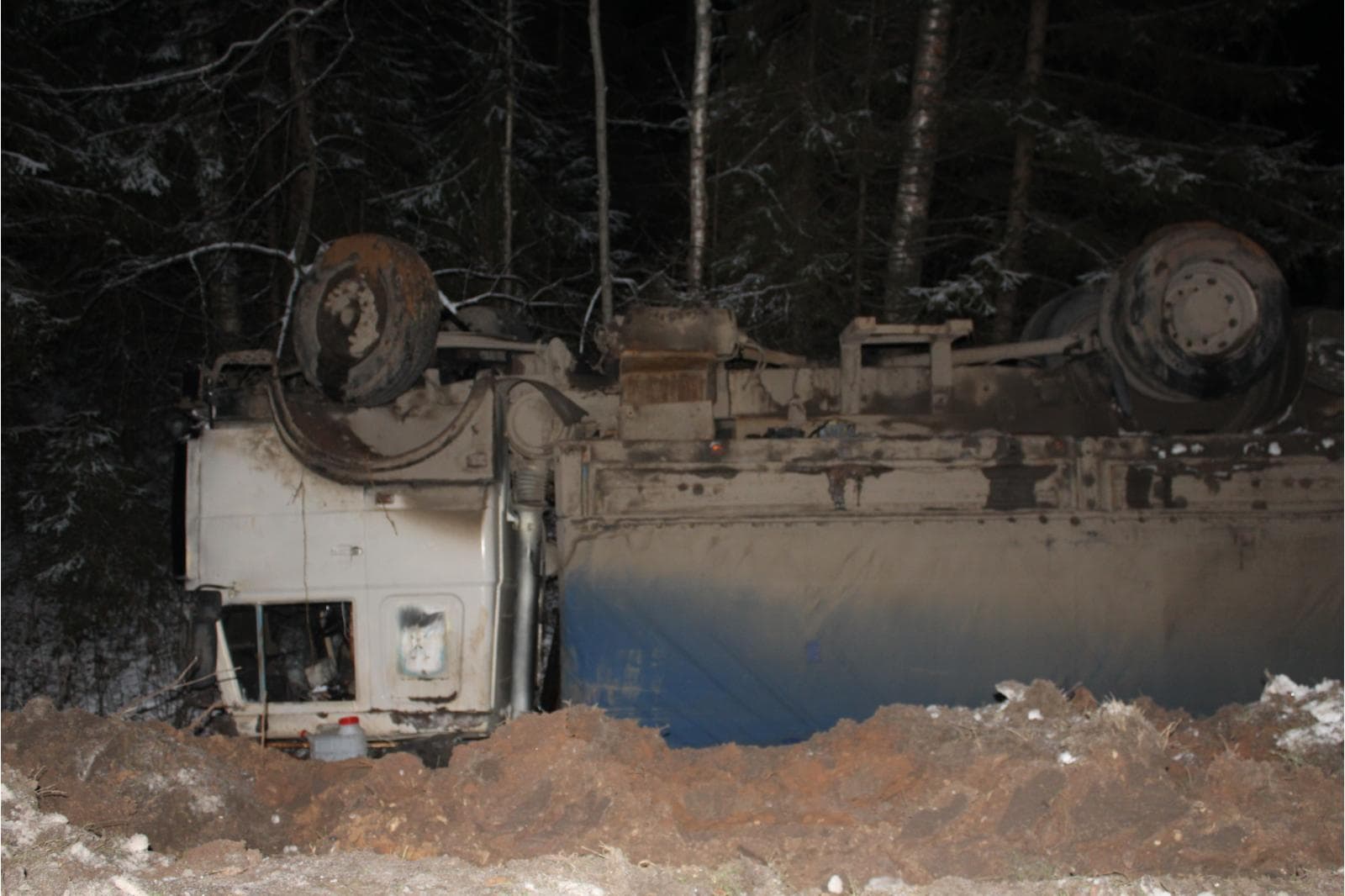 Мужчина на «девятке» выехал на встречную полосу и врезался в МАЗ на трассе Киров - Малмыж