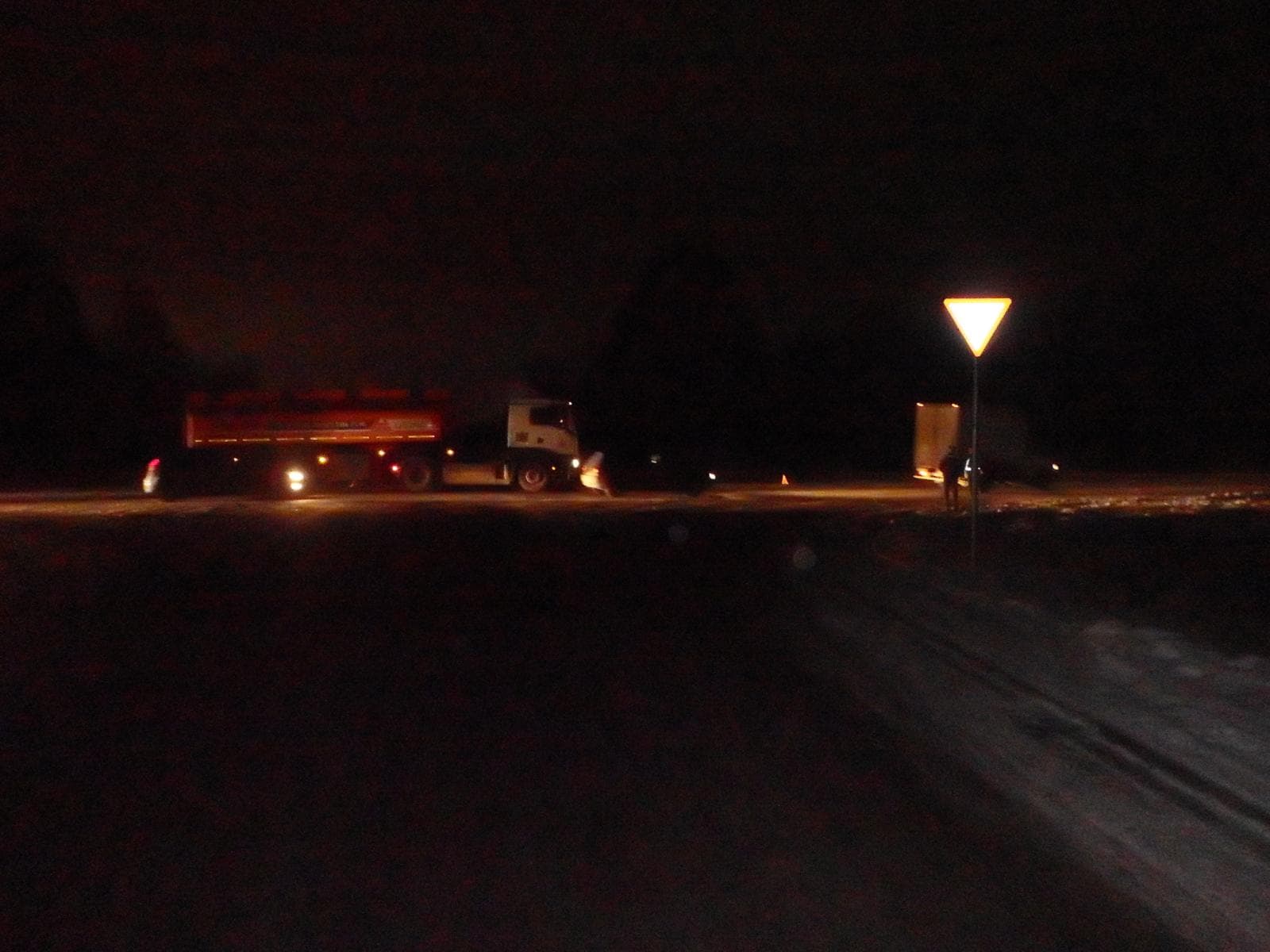 На Южном обходе Кирова бензовоз сбил мужчину