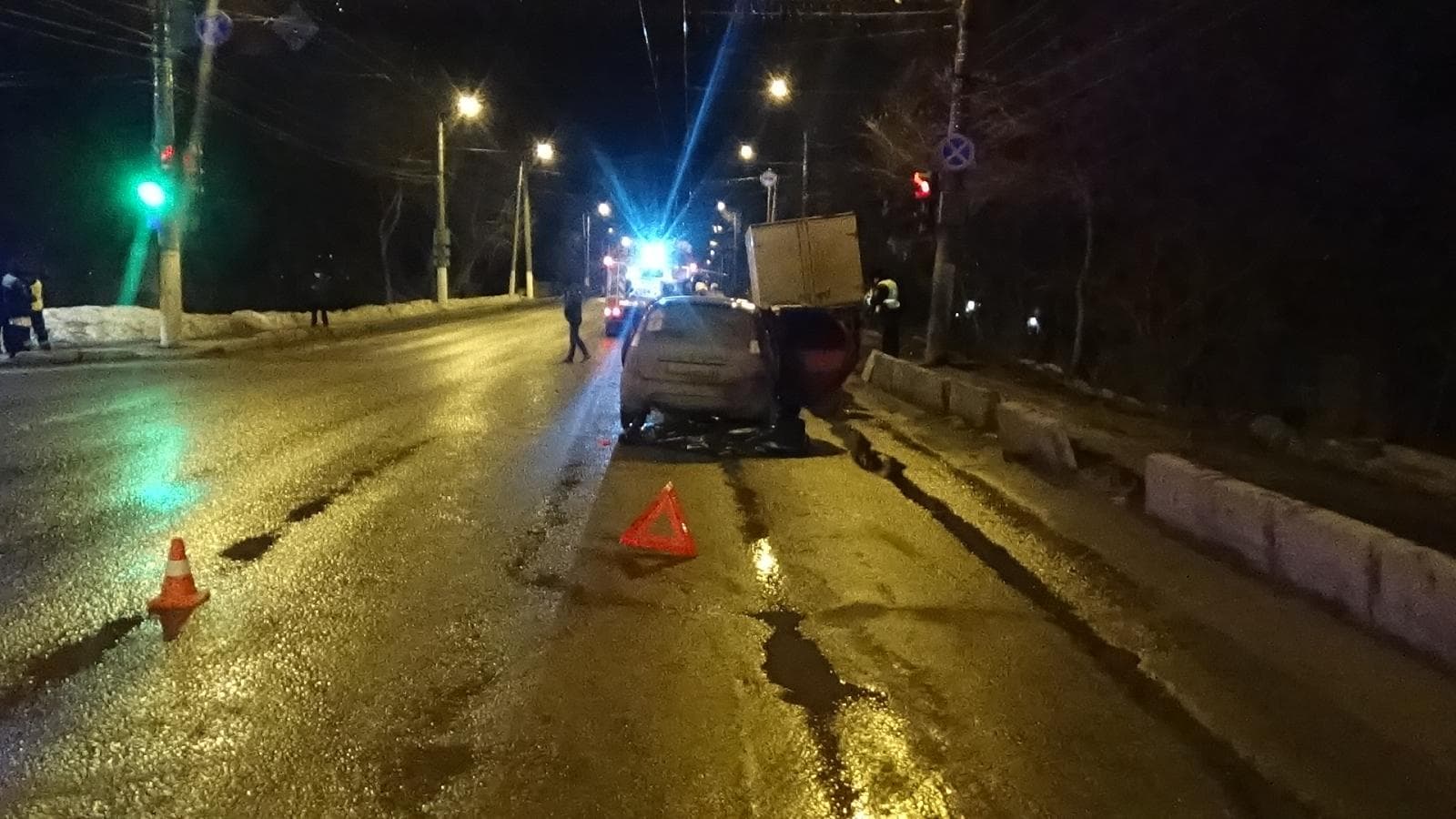 Ночью при столкновении Kalina и «Газ» на Московской погиб человек