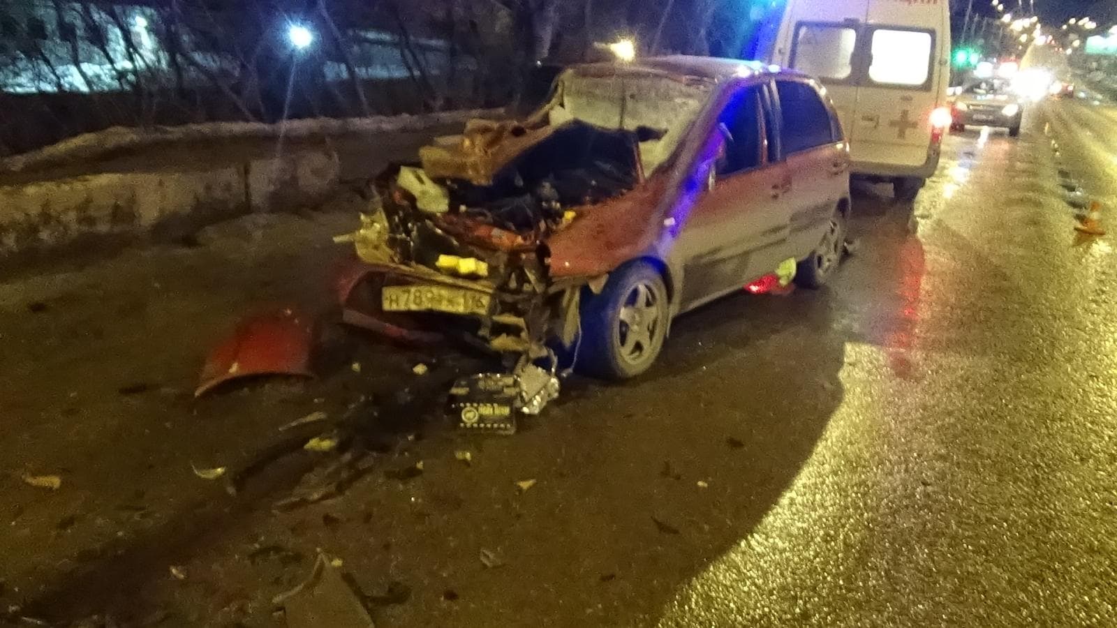 Ночью при столкновении Kalina и «Газ» на Московской погиб человек