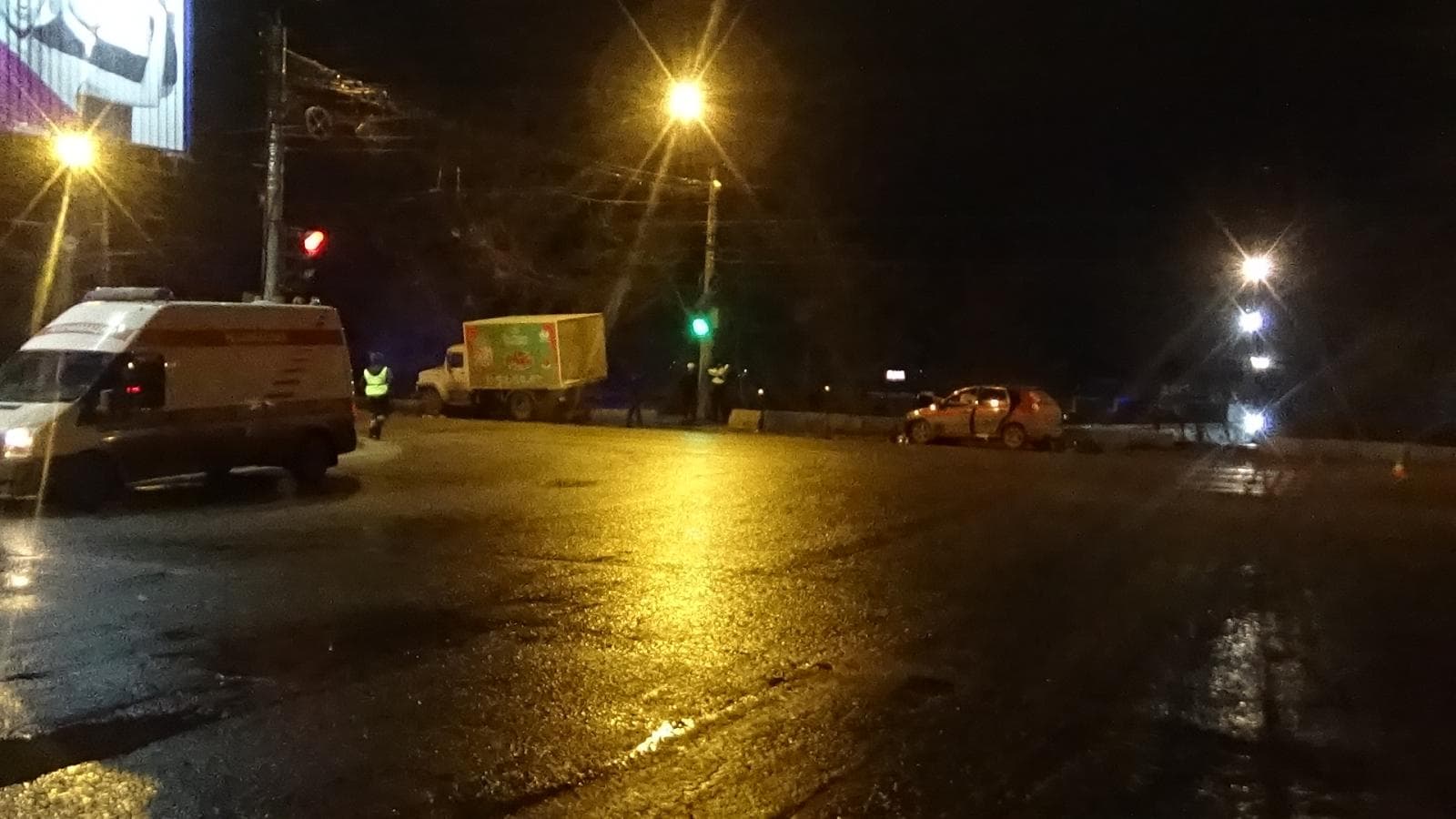 Ночью при столкновении Kalina и «Газ» на Московской погиб человек