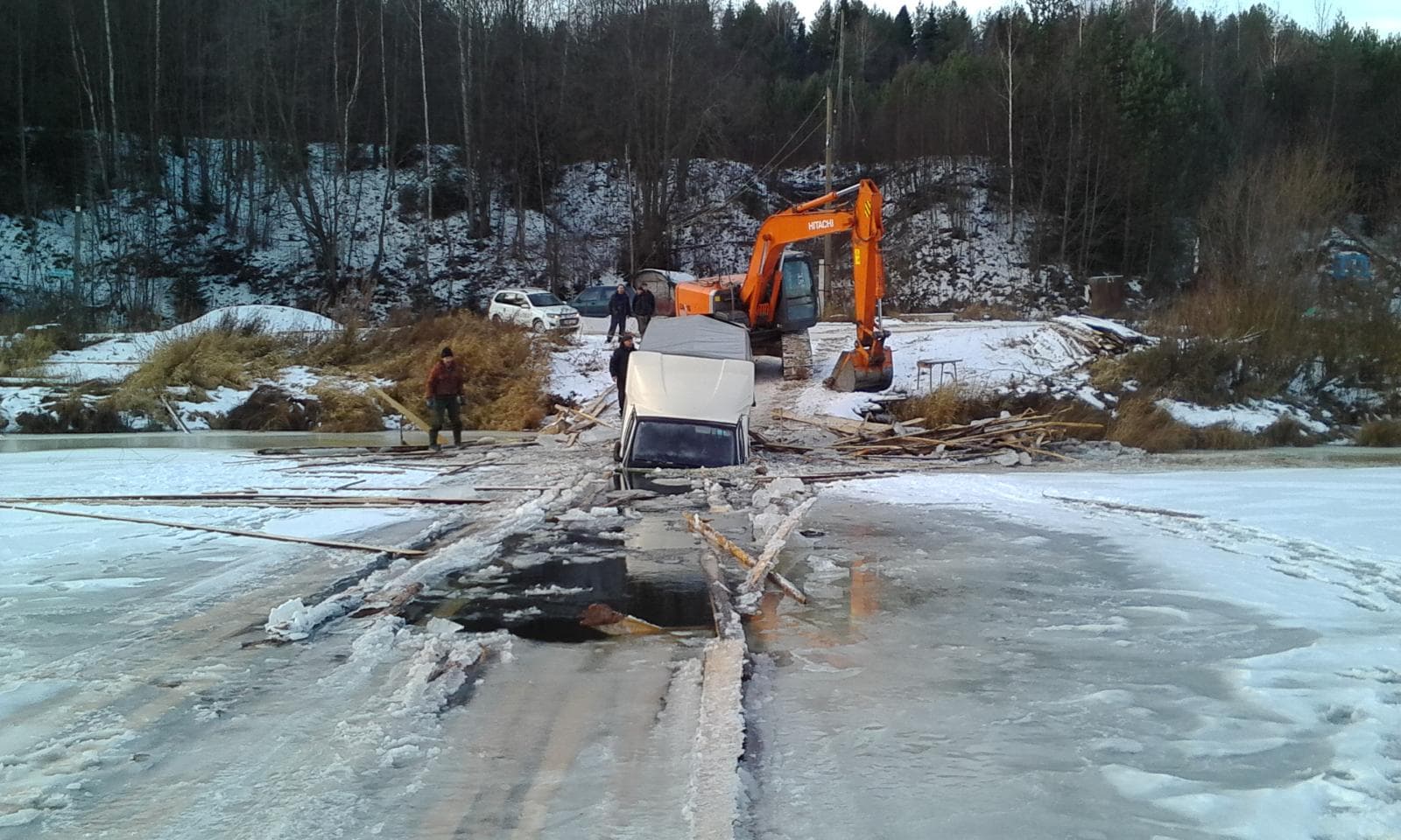 «Газель» ушла под лед на самодельной переправе