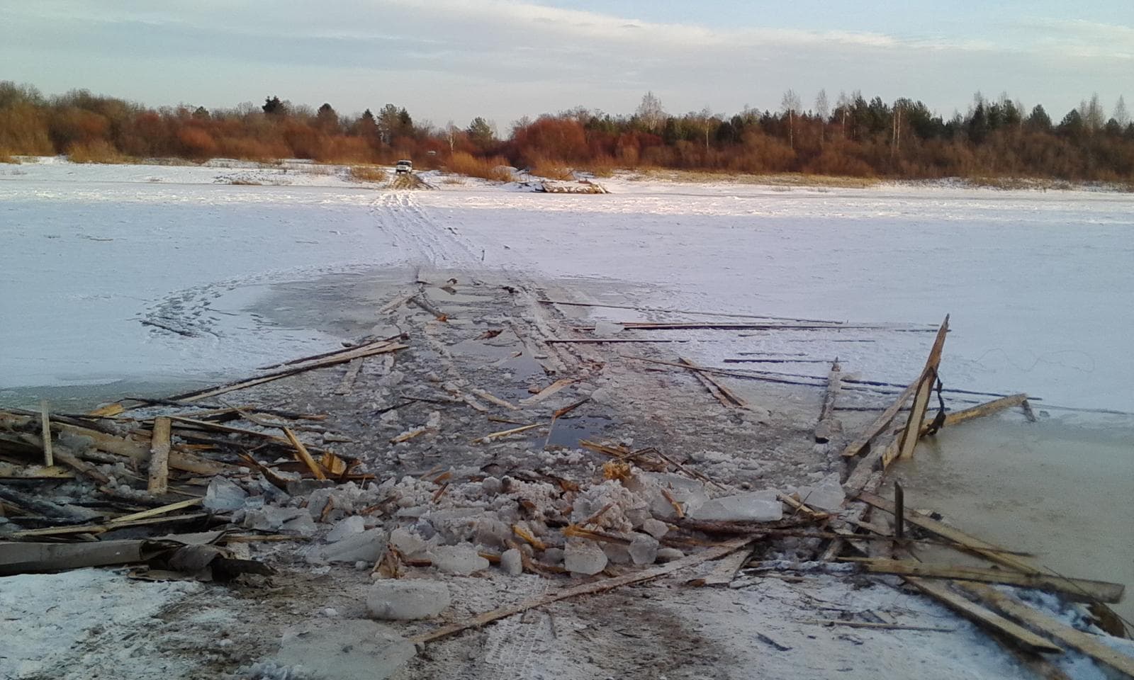 «Газель» ушла под лед на самодельной переправе