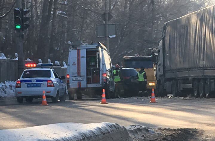 На Производственной серьезная авария. Движение остановлено