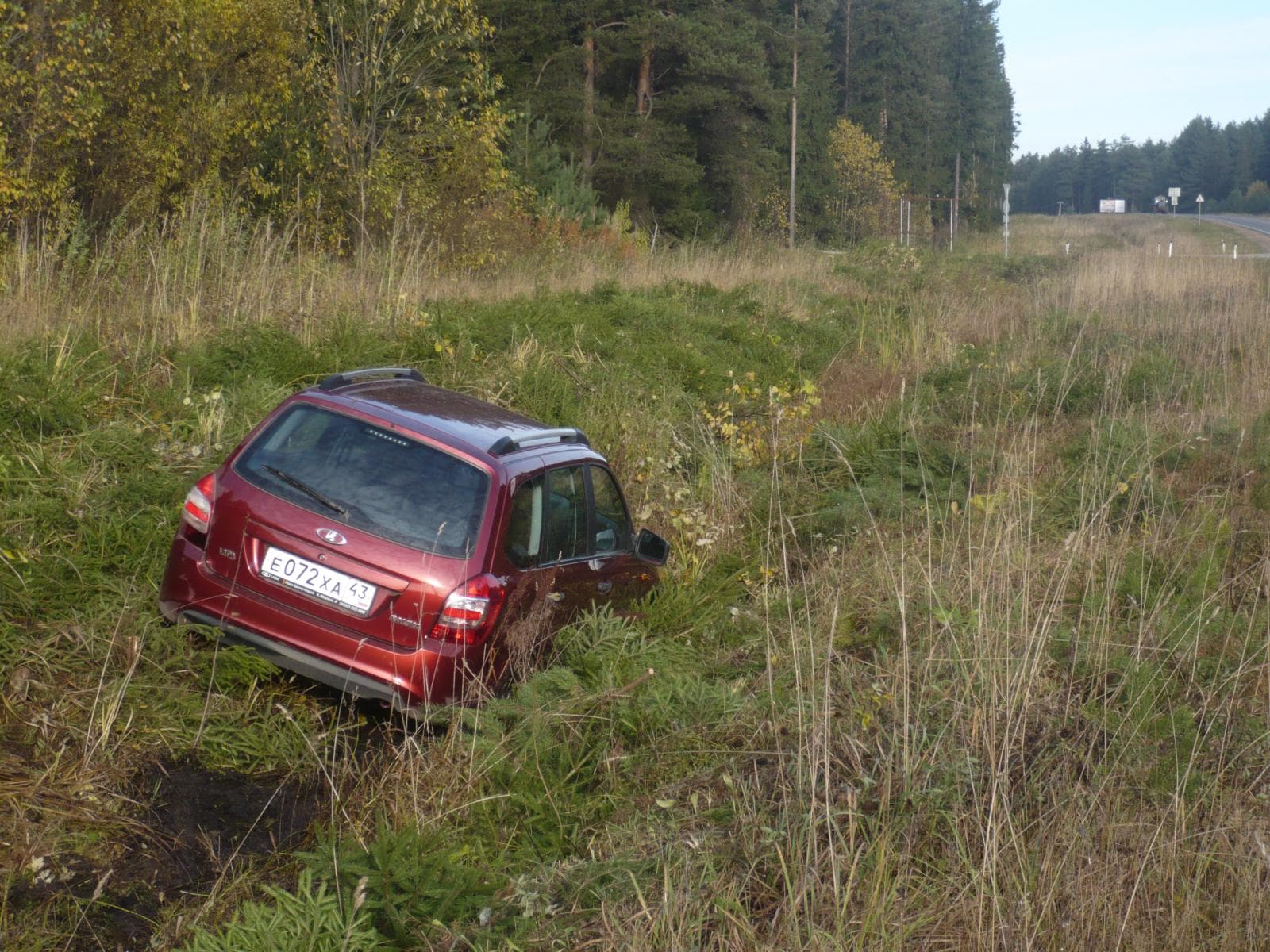 Пенсионер не совладал с Lada Kalina и съехал в кювет