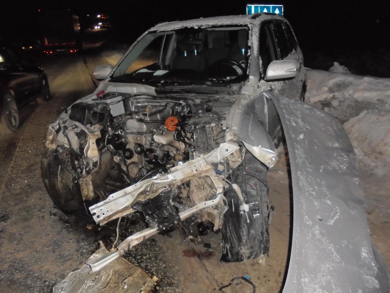 На трассе Киров - Слободской легковушка протаранила инкасаторскую машину