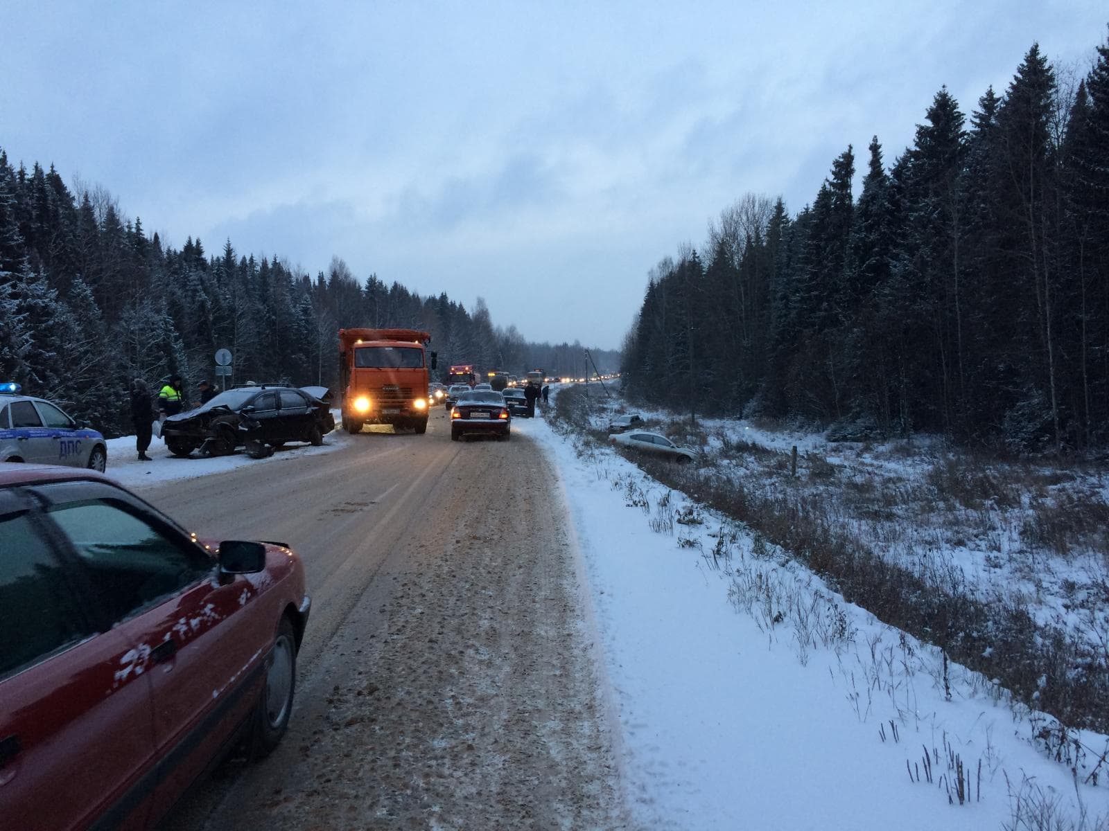 На трассе Киров - Стрижи столкнулись 3 машины