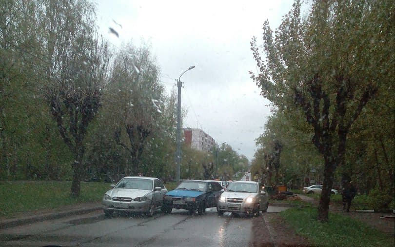 На Чапаева из-за ДТП остановлено движение