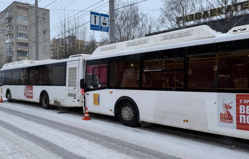 ДТП с автобусами в Кирове: стало известно о двух пострадавших