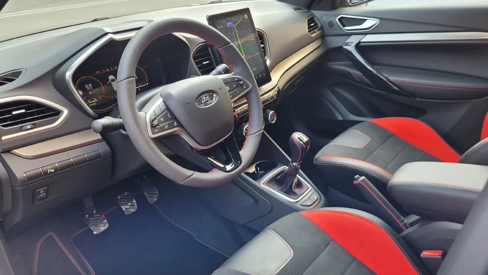 17-дюймовые диски и спойлер: спортивная версия Lada Vesta поступит в продажу уже в ноябре