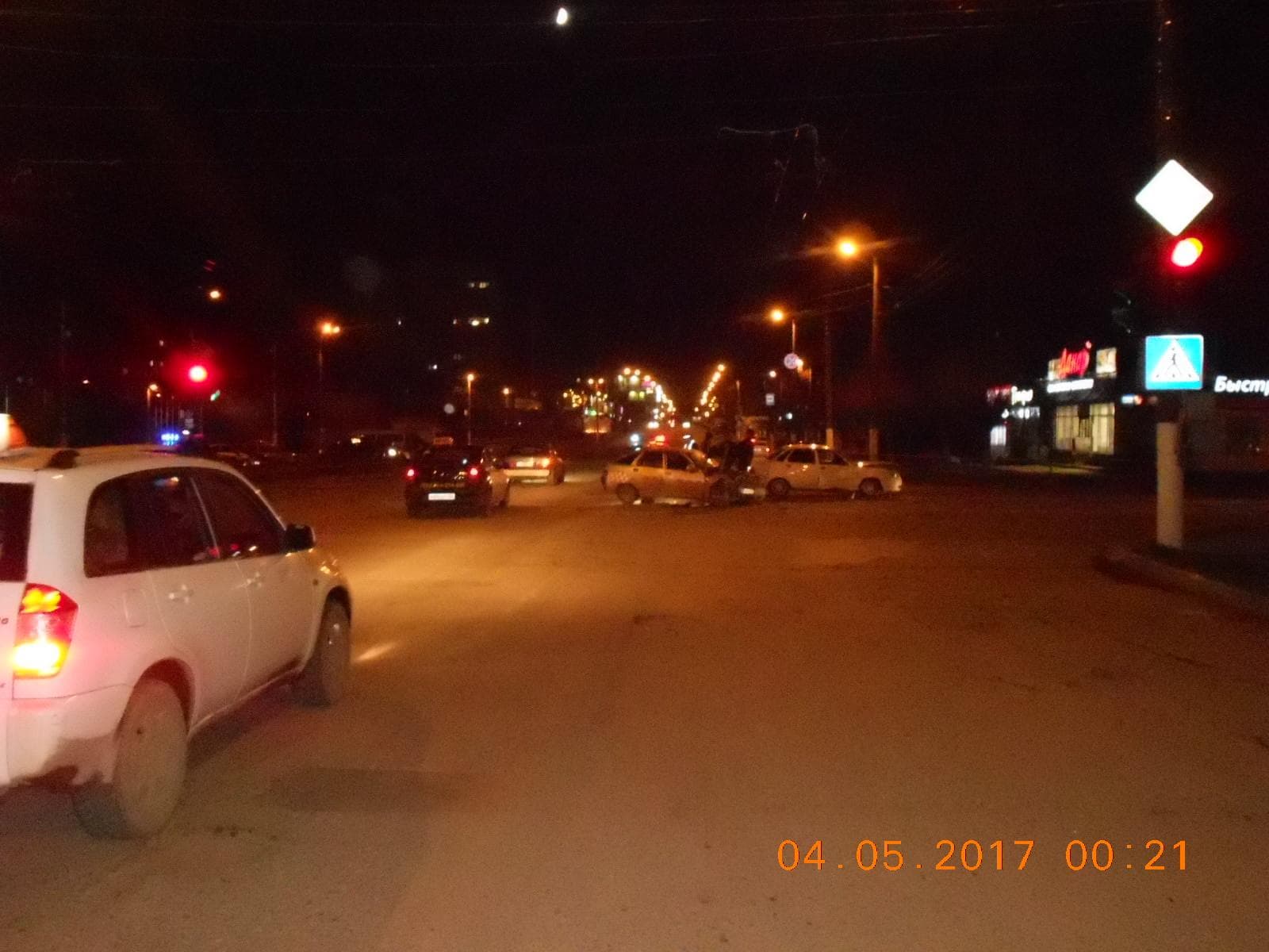 Девушка пострадала при столкновении машин на площади Конева