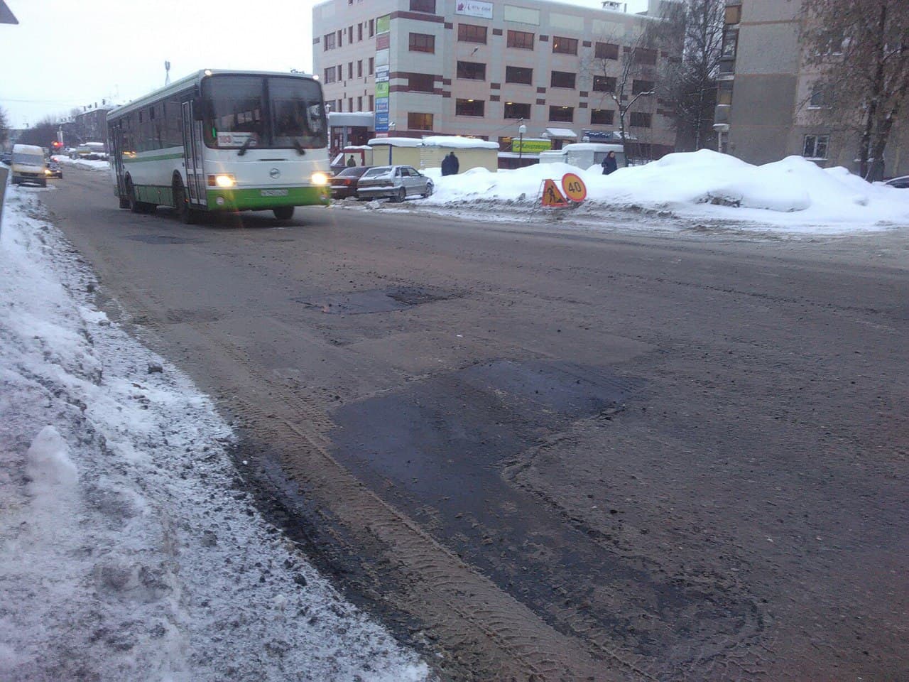 Да здравствует ремонт. На Горького залатали дыры в асфальте