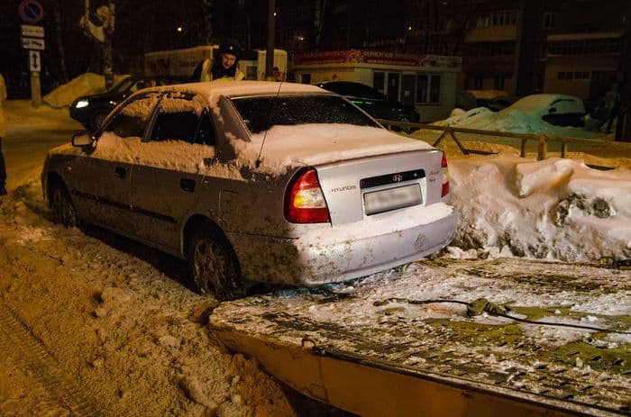 «Никогда такого не было, и вот опять»: Киров «потихоньку» заваливает снегом