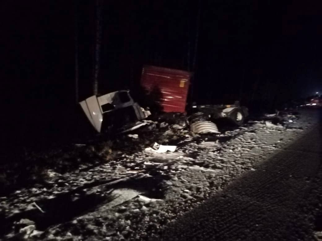 При столкновении "Камаза" и "Мана" в Кировской области погибли два человека