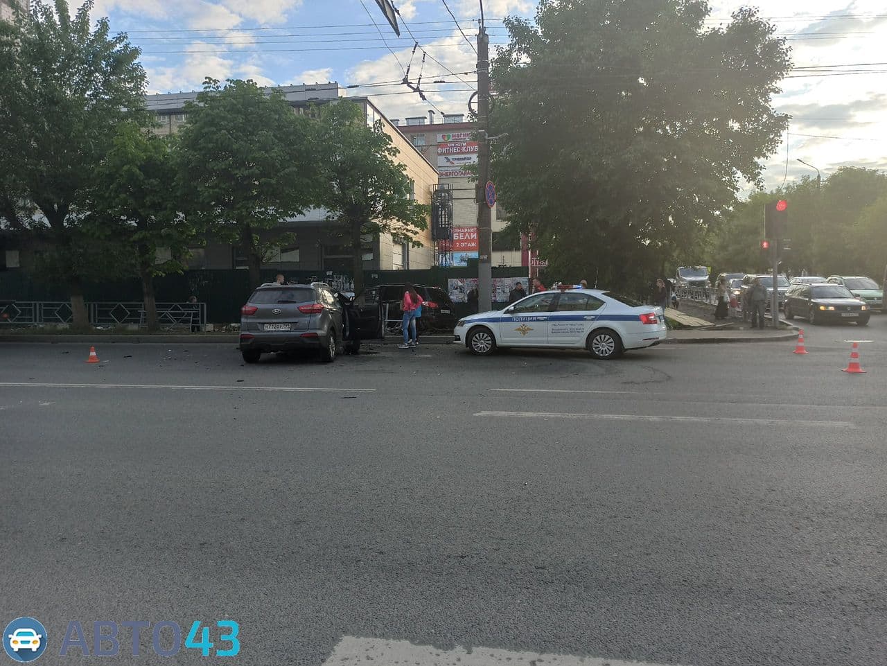 В Кирове на улице Ленина кроссовер сбил пешехода: жуткие кадры с места ДТП