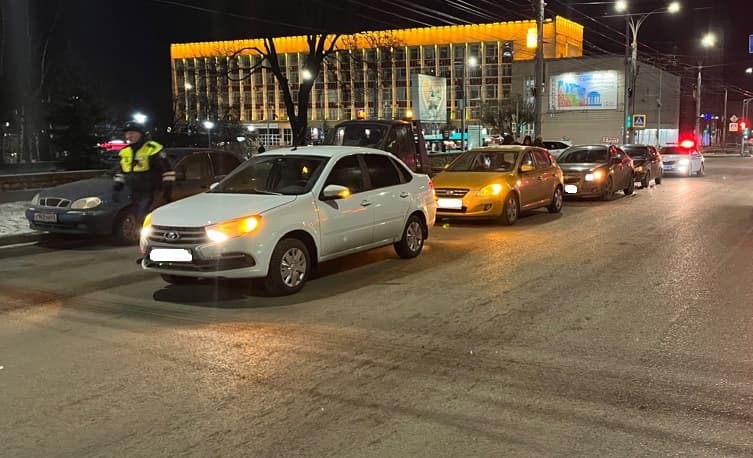 Массовое ДТП и пять пострадавших: в Кировской области за сутки случилось пять аварий