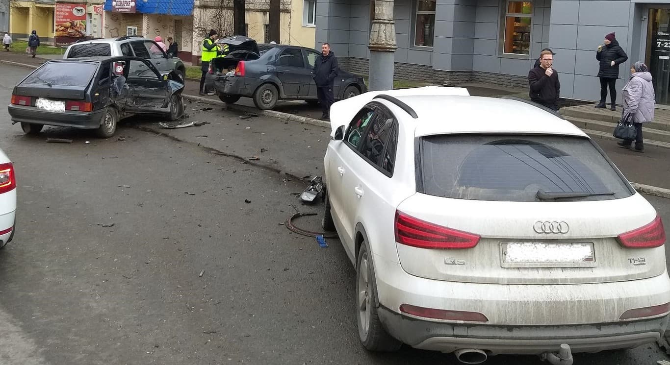 За сутки в Кировской области в ДТП пострадали 10 человек и один погиб