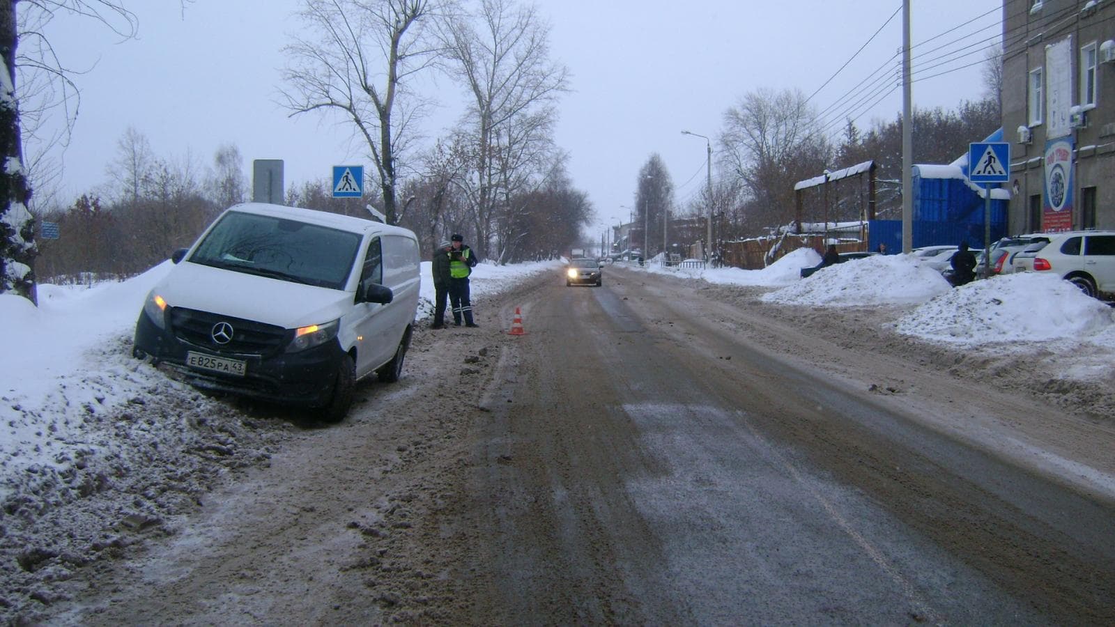 На Заводской микроавтобус сбил 8-летнюю девочку
