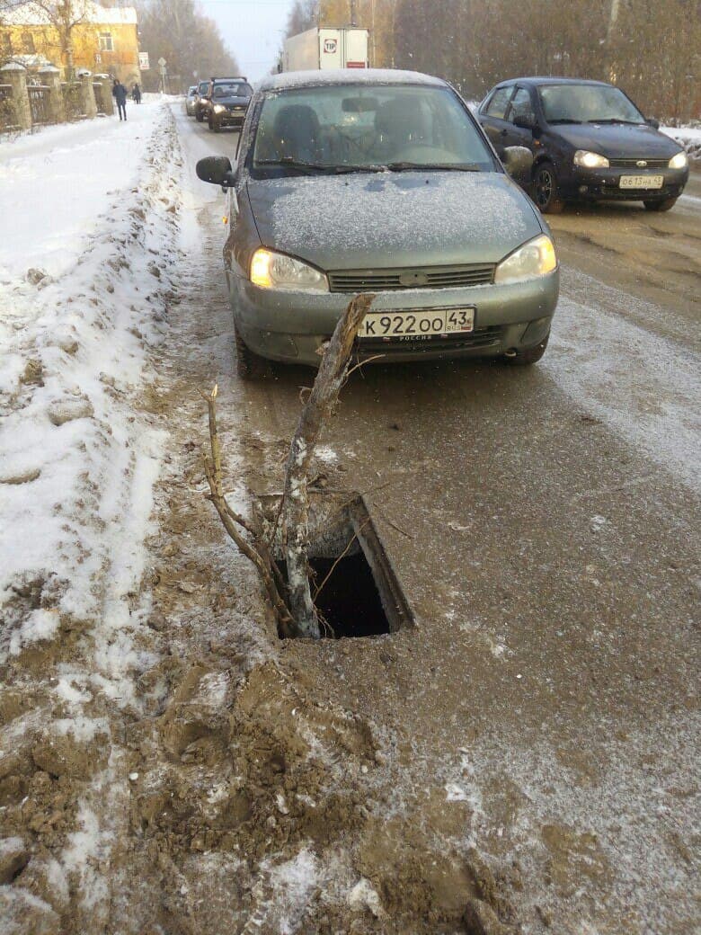 На Романа Ердякова Kalina провалилась в ливнёвку