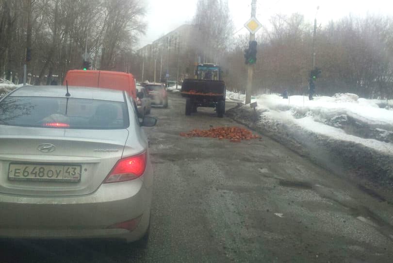 «Кирпичку» выложили кирпичами