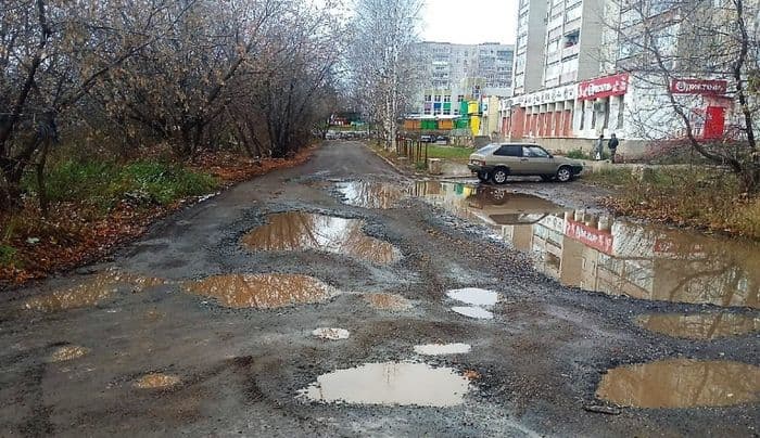 «Убитый» подъезд к садику на Крупской отремонтируют в 2021 году