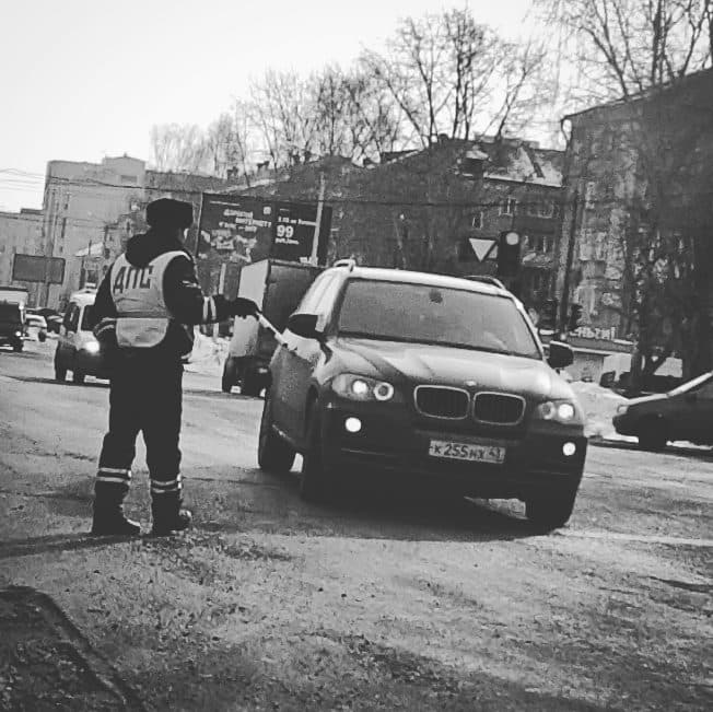 Почему гаишникам запретили наказывать судей за рулём?