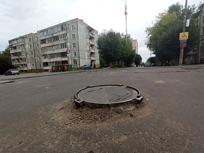 В Кирове перекресток улиц Труда и Свободы может запросто угробить пару колёс