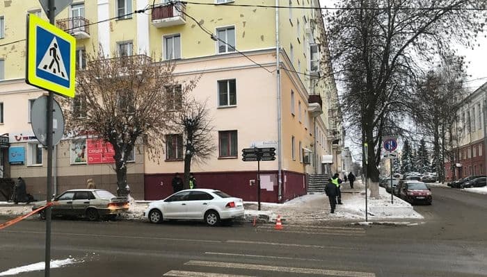 В Кирове у Театральной площади мужчина на «Поло» сбил пенсионерку